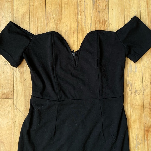 Little Black Dress w Off-The-Shoulder Sleeves - Picture 6 of 6